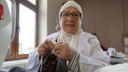 81 yaşındaki 'mavi melek' şimdi de Darülaceze sakinlerine destek oluyor
