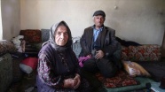 93 yaşındaki Emine nine 69 yaşındaki engelli oğluna gözü gibi bakıyor