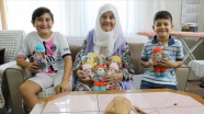 96 yaşındaki 'Sıdıka nine' örgü bebeklerle çocukları sevindiriyor