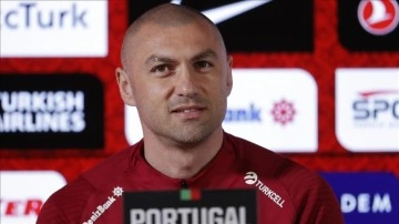 A Milli Futbol Takımı Kaptanı Burak Yılmaz: Turu geçeceğimize inanıyoruz