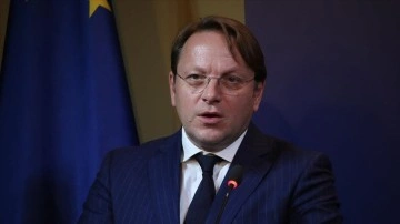 AB Komisyonunun genişlemeden sorumlu üyesi Varhelyi'den Hakan Fidan'a tebrik