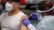 ABD&#039;de eyaletler Kovid-19 aşı dozlarının boşa gitmemesi için uygulamaları genişletmeye başladı