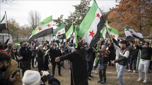 ABD'deki Suriyeliler, Beyaz Saray'ın önünde Esed rejimini protesto etti