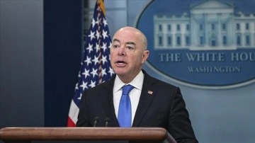 ABD İç Güvenlik Bakanı Mayorkas aleyhindeki azil maddeleri Temsilciler Meclisi'nde reddedildi