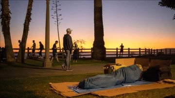 ABD'de California Valiliği, evsizlerin kamplarını sokaklardan kaldırmaya hazırlanıyor