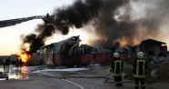 Adana’da boya fabrikasında korkutan yangın