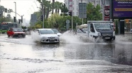 Adana&#039;da sağanak hayatı olumsuz etkiledi