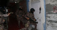 Adana’da uyuşturucu tacirlerine koçbaşlı darbe: 15 gözaltı