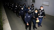 Adana merkezli dolandırıcılık ve rüşvet operasyonunda yakalanan 46 zanlıdan 18&#039;i tutuklandı