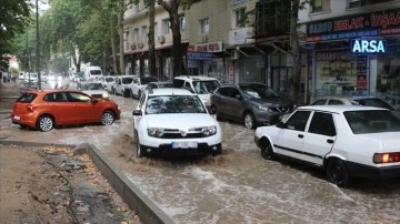 Adana'da sağanak etkili oldu