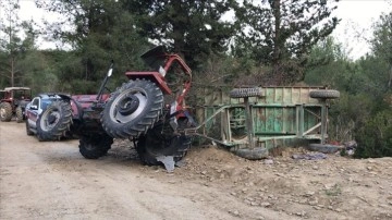 Adana'da traktörün devrilmesi sonucu 37 işçi yaralandı