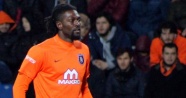 Adebayor büyükleri boş geçmiyor