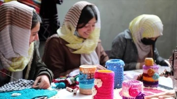 Afgan kadınlar hemcinslerine iş olanağı sağlayarak umut oluyor