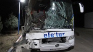 Afyonkarahisar'da yolcu otobüsü ile kamyon çarpıştı: 10 yaralı