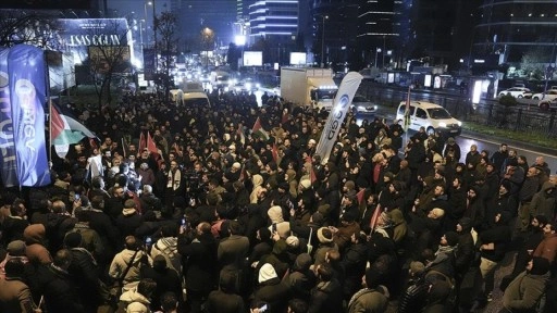 AGD üyeleri, İstanbul'da İsrail Başkonsolosluğu önünde protesto düzenledi