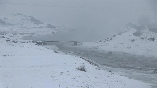 Ağrı'da dondurucu soğuk, vatandaşların kaş ve kirpiklerinde kırağı oluşturdu