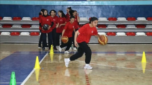 Ağrı'da taramayla keşfedilen genç yetenekler, basketbol eğitimi alıyor