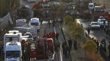 Ağrı'daki kazada ölen 2 kişi, önceden devrilen tıra yardım için gitmiş