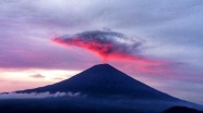 Agung Yanardağı yeniden kül ve duman püskürtüyor