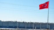 Akçakale'de Suriye sınırına dev Türk bayrağı