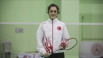 Akdeniz Oyunları'nda milli badmintoncu Neslihan Yiğit altın madalya kazandı