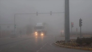 Aksaray-Konya kara yolunda yoğun sis etkili oluyor