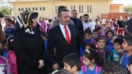Aksaray Valisi Mantı&#039;dan Mehmetçik İlkokulu&#039;na ziyaret