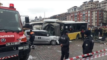 Alibeyköy'de tramvay ile İETT otobüsü çarpıştı