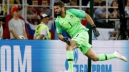 Alisson'dan Liverpool'a kötü haber