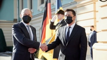 Almanya Başbakanı Scholz ile Ukrayna Devlet Başkanı Zelenskiy telefonda görüştü