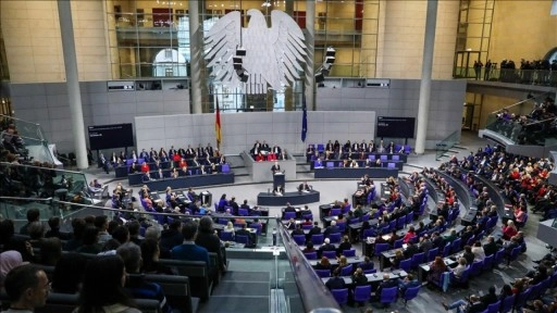 Almanya Cumhurbaşkanı Steinmeier Federal Meclisi feshederek erken seçime gidileceğini açıkladı