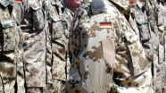 Almanya’da, ordunun içinde aşırı sağcılarla bağlantılı yapıların bulunduğu kanıtlandı
