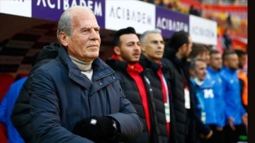 Altay'da teknik direktör Mustafa Denizli görevinden ayrıldı