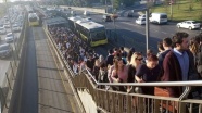 Altunizade metrobüs durağında yoğunluk devam ediyor