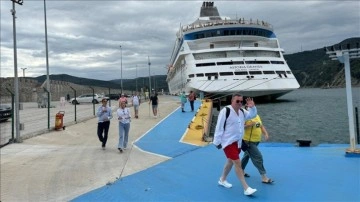 Amasra'ya ‘Astoria Grande’ kruvaziyeriyle 982 turist geldi