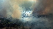 Amazonlar&#039;daki yangınlara savaş uçaklarıyla müdahale ediliyor