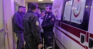 Ambulans içindeki yaralılara linç girişiminde bulundular