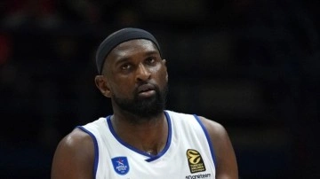 Anadolu Efes'te ABD'li oyuncu Singleton ile yollar ayrıldı