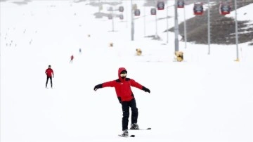 Anadolu'da kayak keyfi ilkbaharda da sürüyor