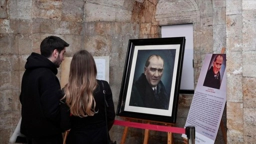 Anıtkabir'de sergilenen tarihi Atatürk portresinin orijinali merak uyandırıyor