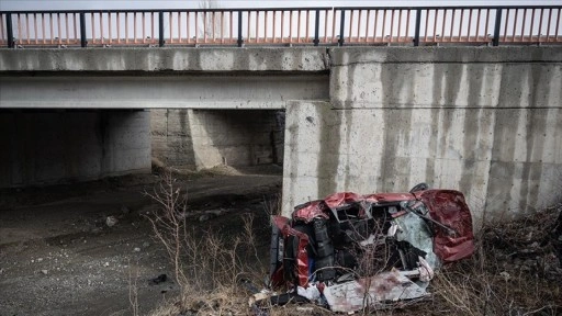 Ankara'da köprülü kavşaktan düşen otomobildeki aynı aileden 5 kişi öldü