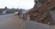 Ankara’da toprak kayması: Araçtakiler saniyelerle kurtuldu