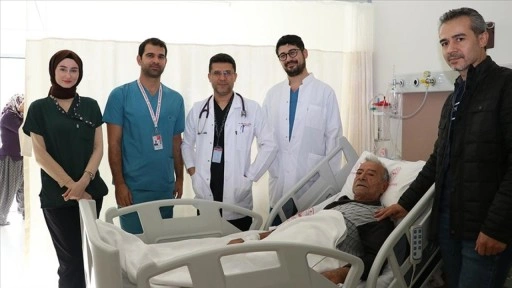 Antalya'da hekimler 'ölümcül ritim bozukluğu' olan hasta için seferber oldu