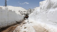 Antalya'da karla kaplı yayla yolları açılıyor