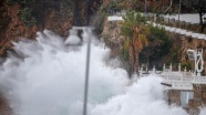 Antalya'da şiddetli rüzgar ve sağanak etkili oluyor