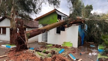 Antalya Kaş'ta yağış etkili oldu