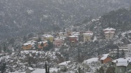 Antalya Konyaaltı'na 23 yıl sonra kar yağdı