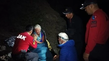 Antalya'da dağlık bölgede mahsur kalan 2 Hollandalı kurtarıldı
