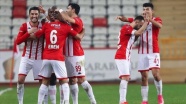 Antalyaspor sahasında Fatih Karagümrük&#039;ü 3-1 yendi