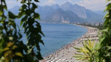 Antalya'ya hava yoluyla gelen yabancı turist sayısı 10 milyonu aştı